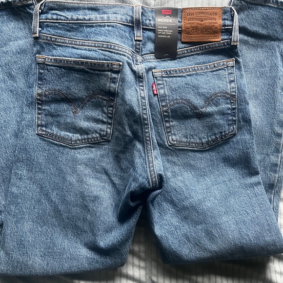 NWT LEVIS Classic WEDGIE Premium High Rise Tapered Jeans Women’s 25 - Picture 3 of 5